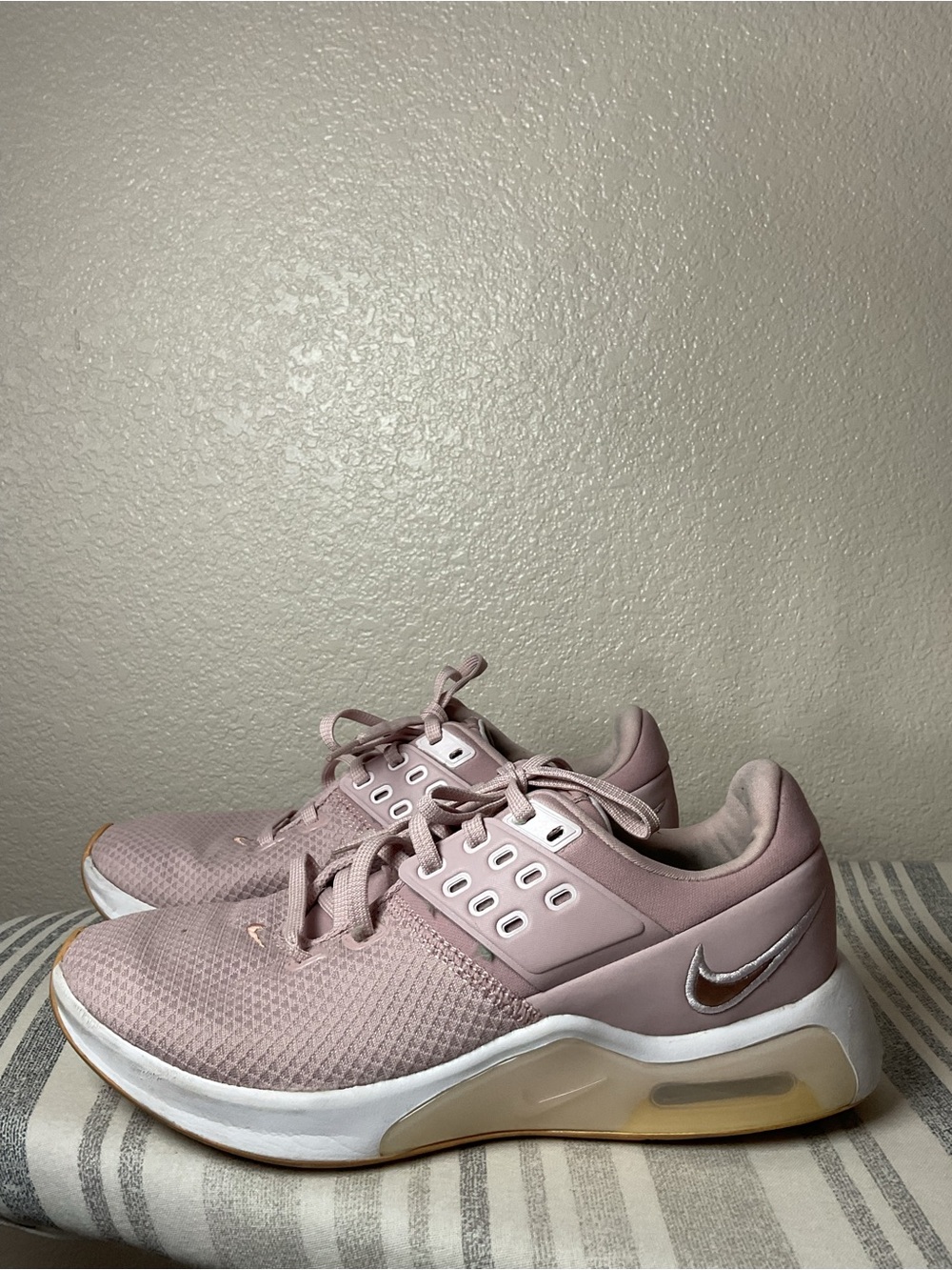Nike Womens Air Max Bella TR 4 Champagne Pink Lace-Up Sneakers - Picture 1 of 7